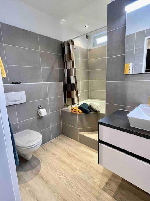 Studioappartement Mit Privatgarten In Ruhiger Wohnsiedlung 노이뮌스터 외부 사진