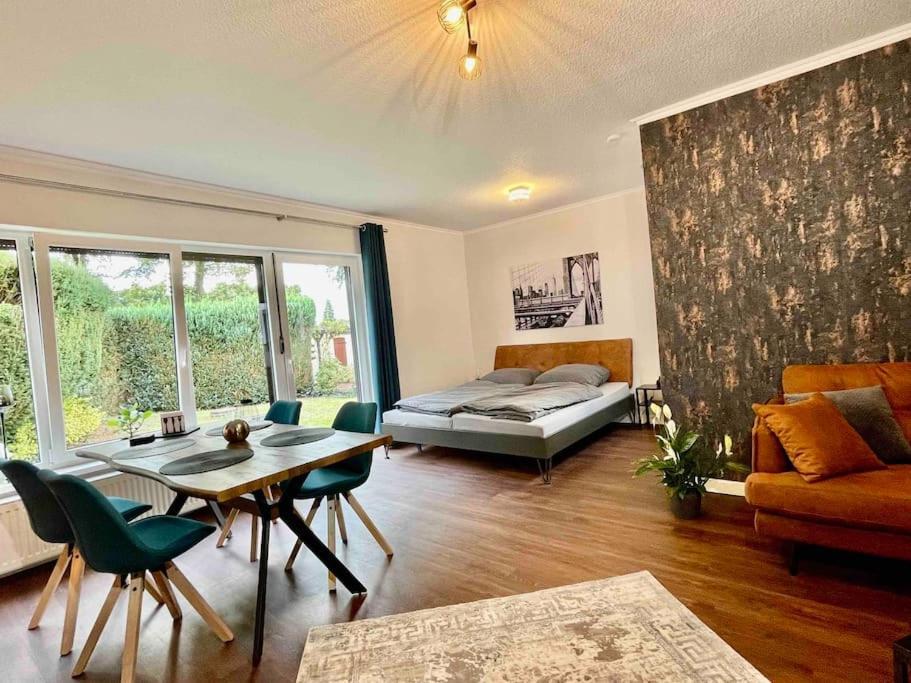 Studioappartement Mit Privatgarten In Ruhiger Wohnsiedlung 노이뮌스터 외부 사진